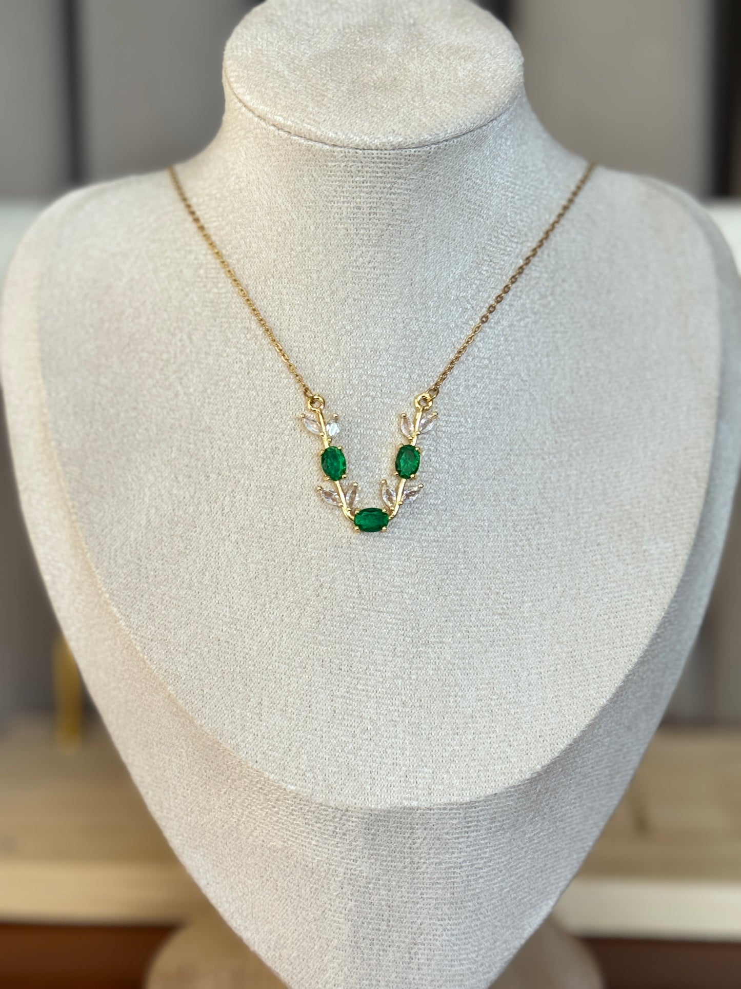 tulip necklace green and white