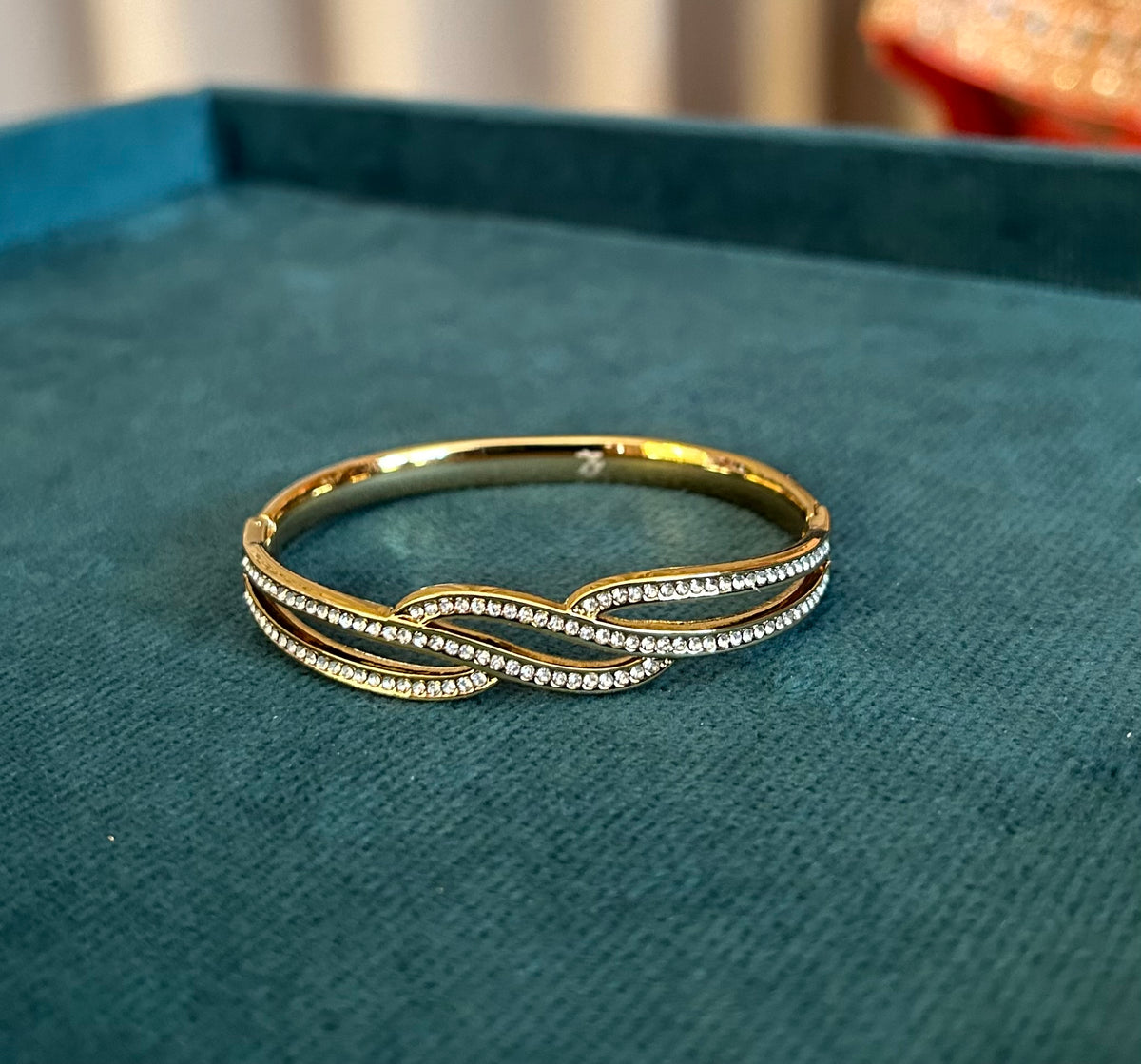 Twist bangle