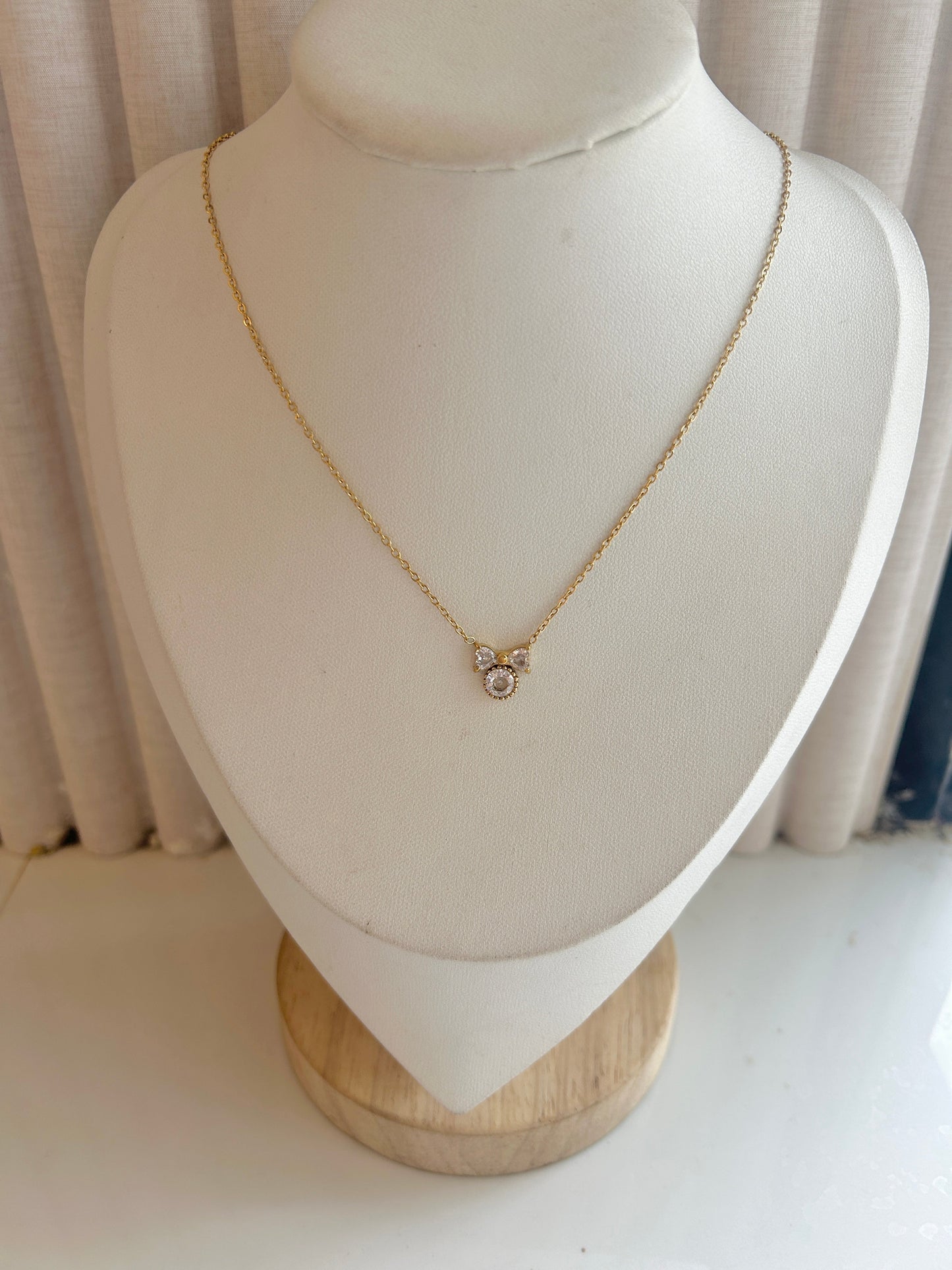 Gold Chain Crystal Pendant Necklace