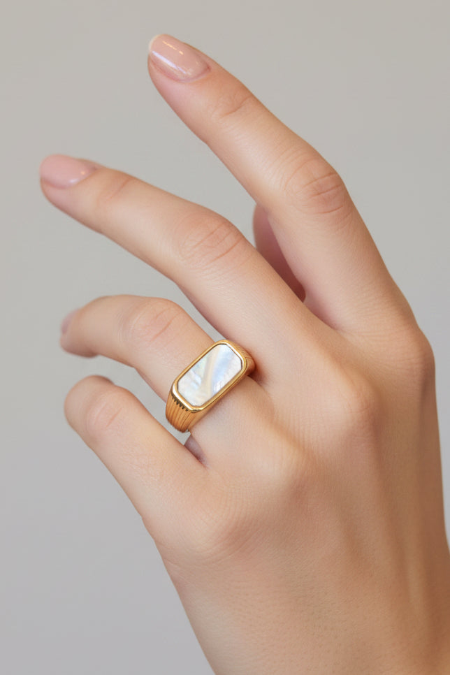 Luna Signet Ring
