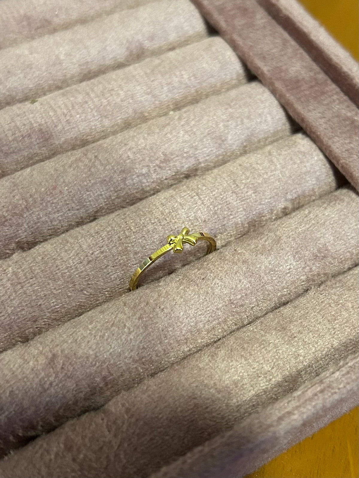 Bow Stackable ring