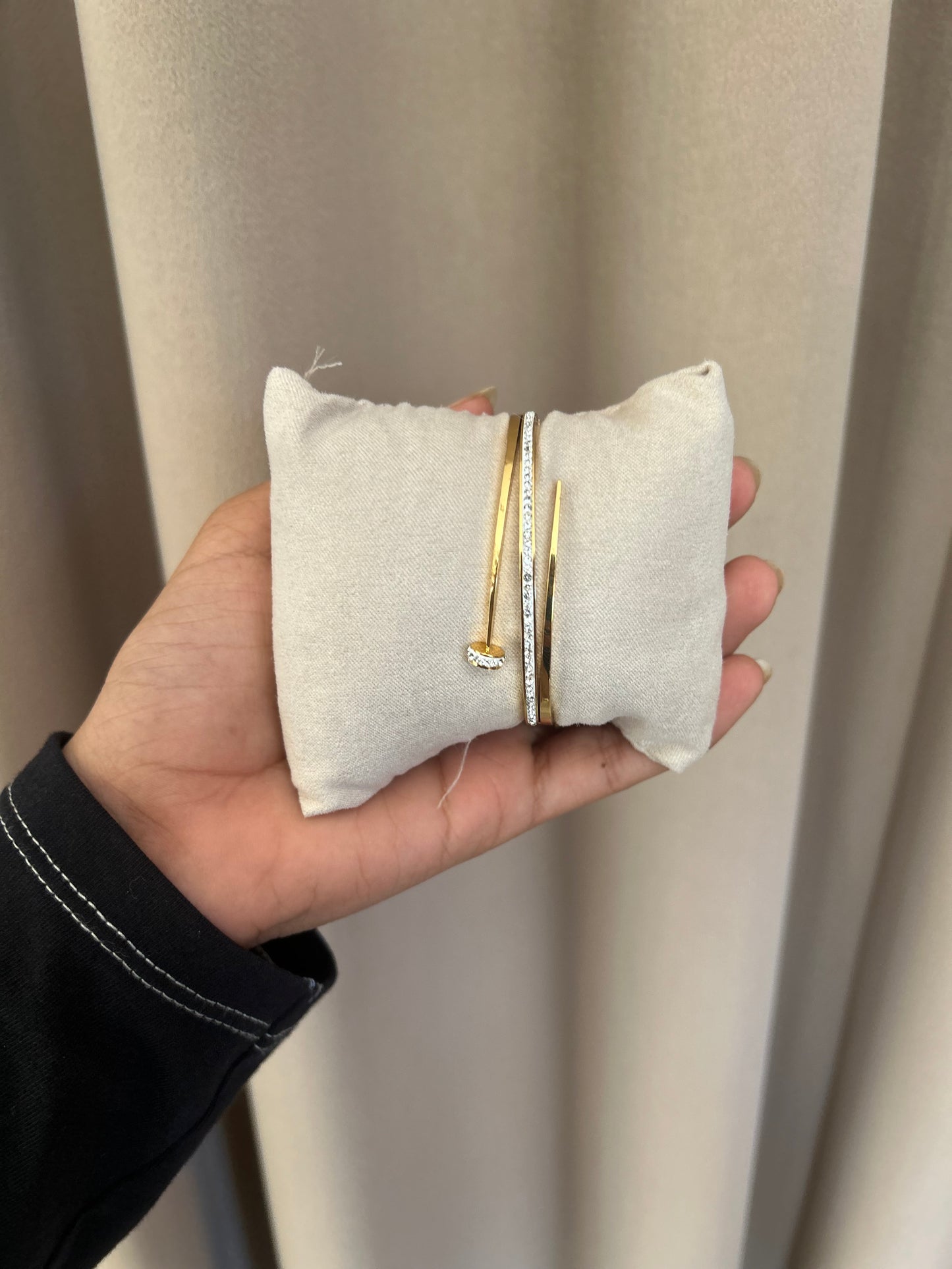 Nail bangle