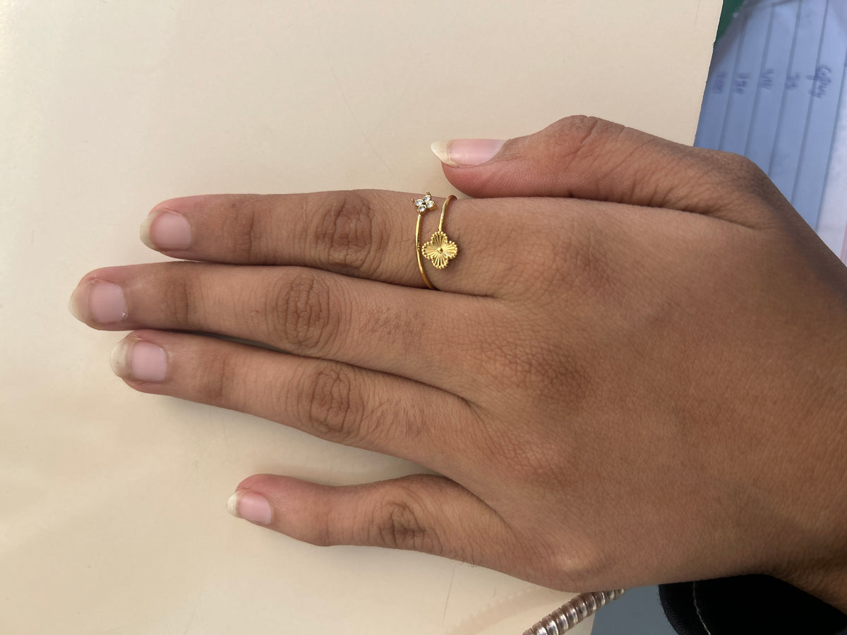 Clover ring