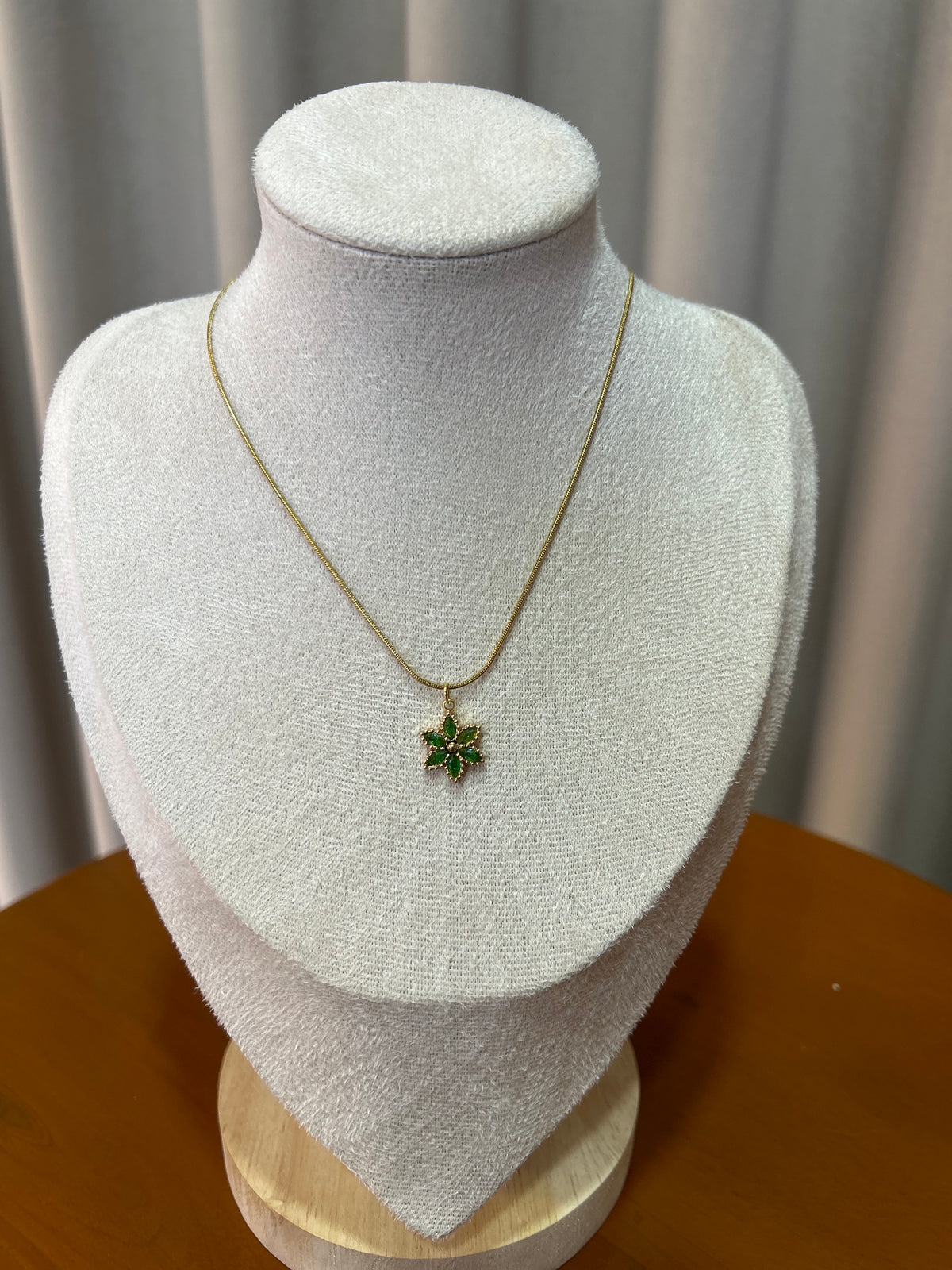Green flower necklace