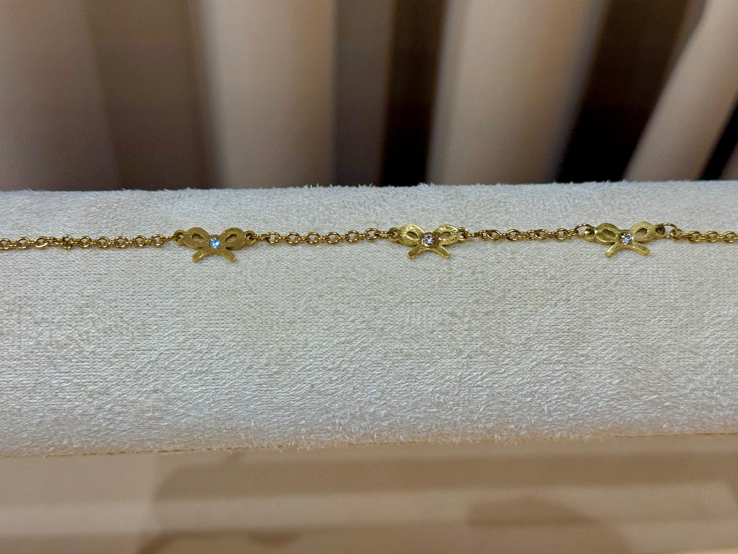 Bow bracelet gold