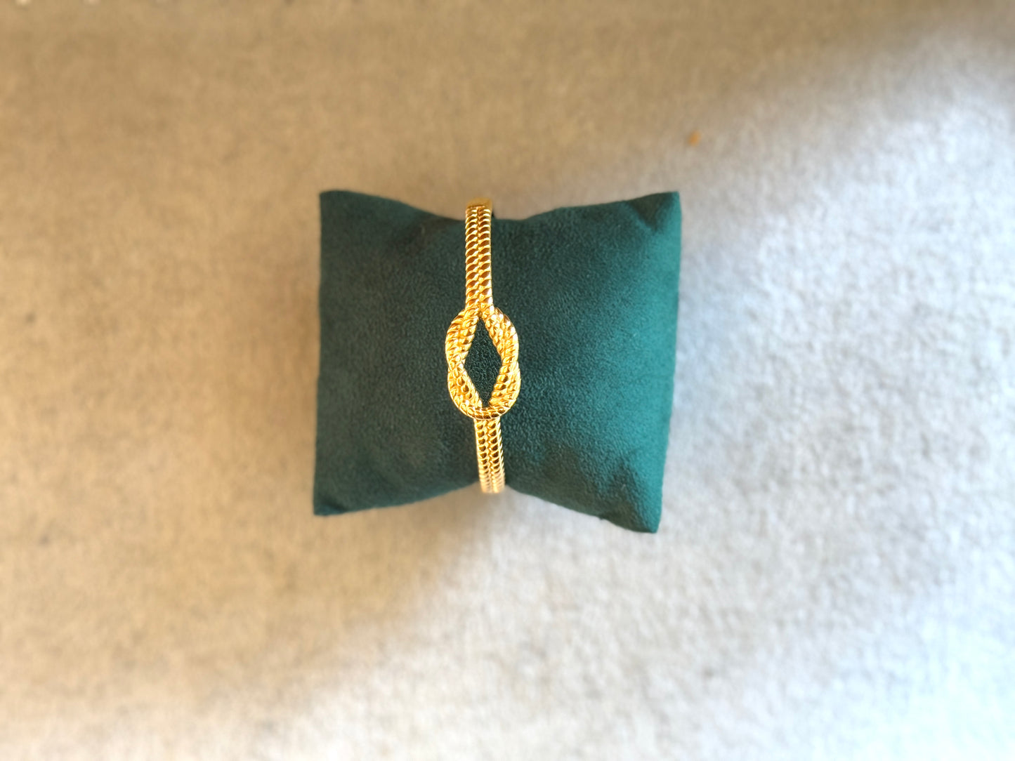 Knot Bangle Gold
