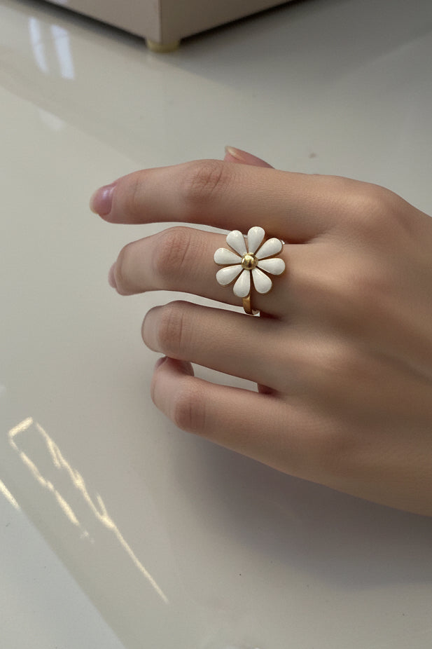 Adjustable flower ring