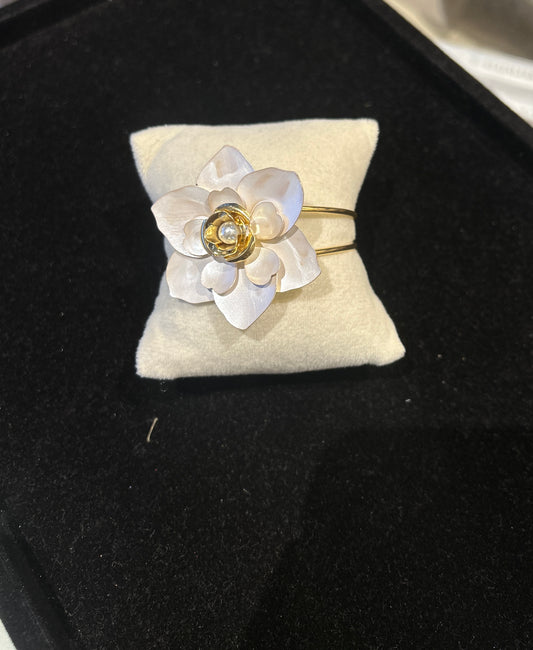Cuff bangle
