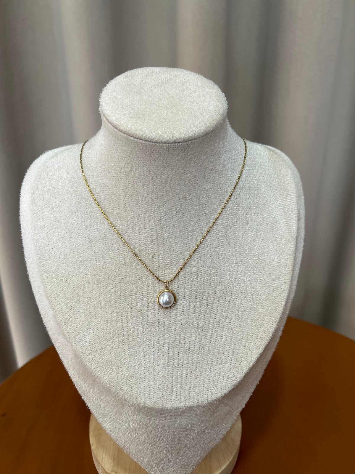 White pearl necklace