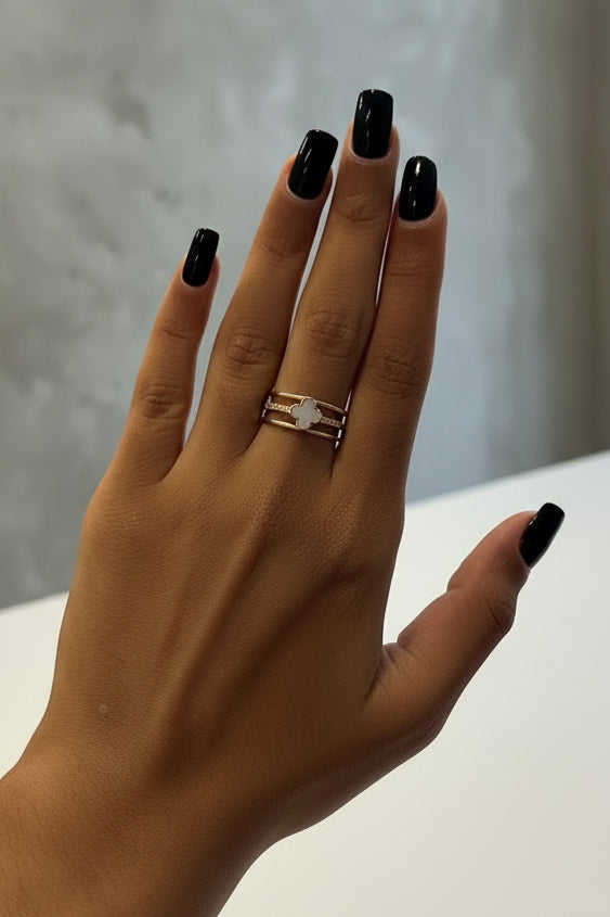 Adjustable Clover ring