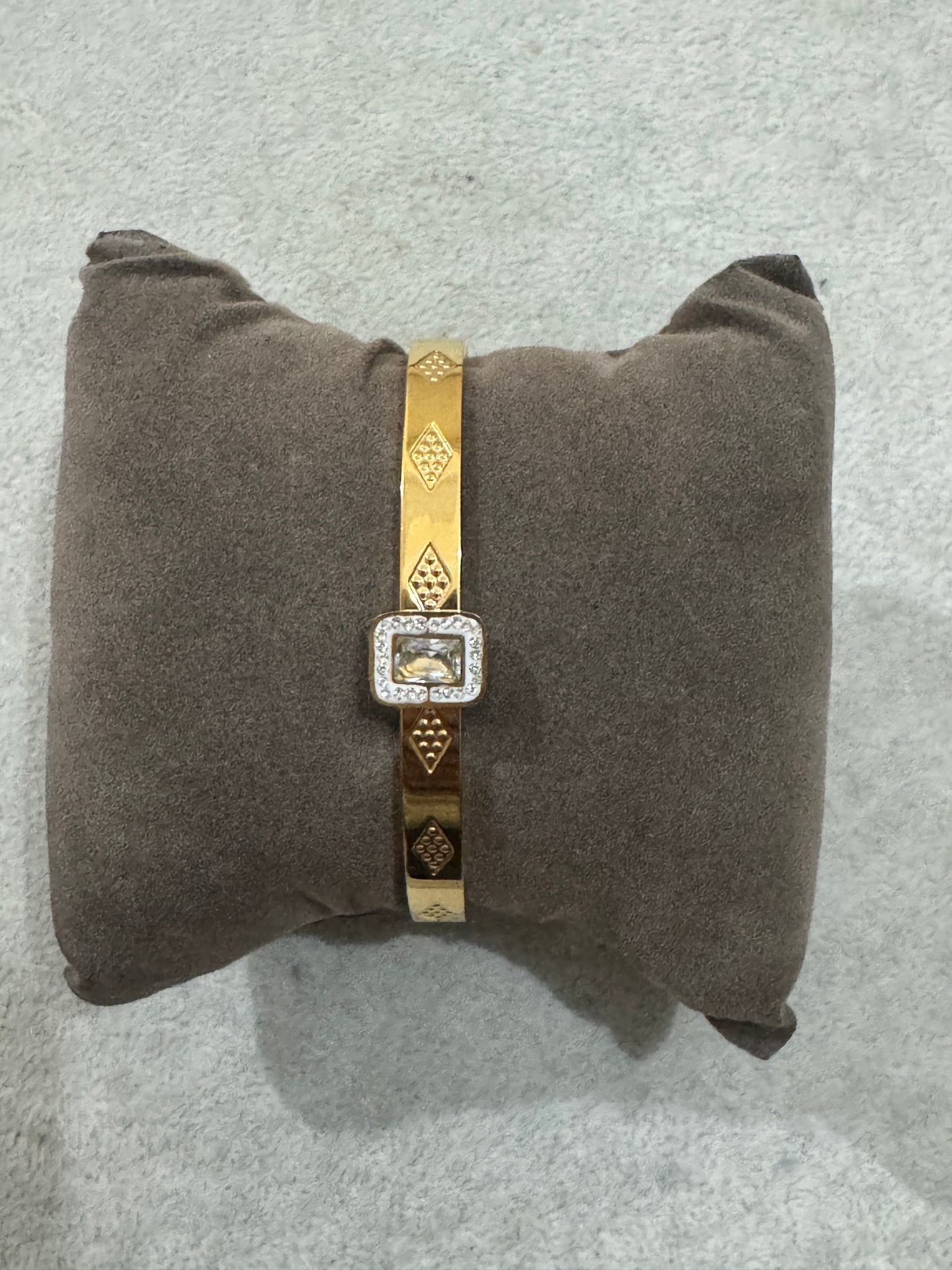 Royal Halo Cuff