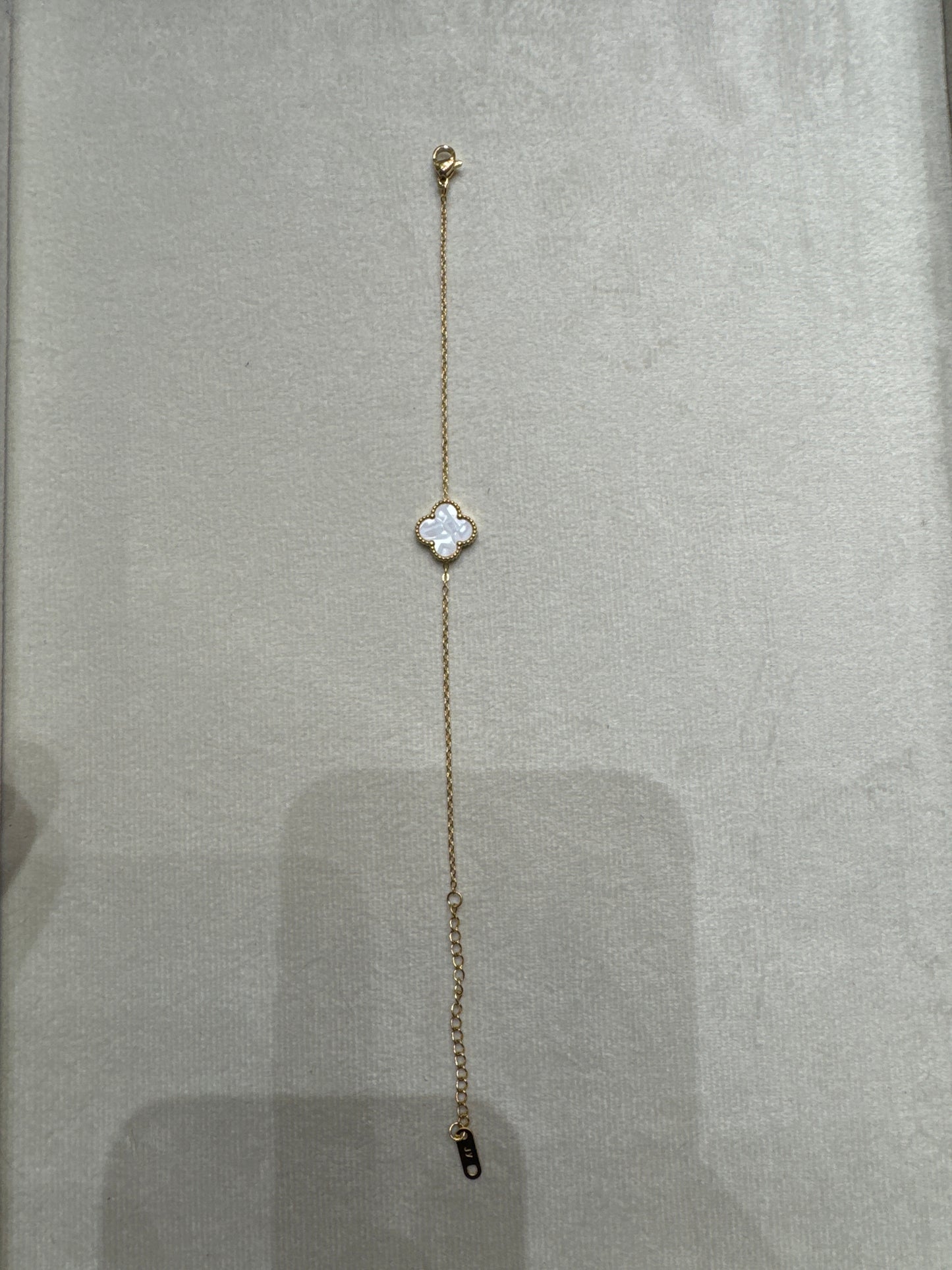 Clover bracelet White simple