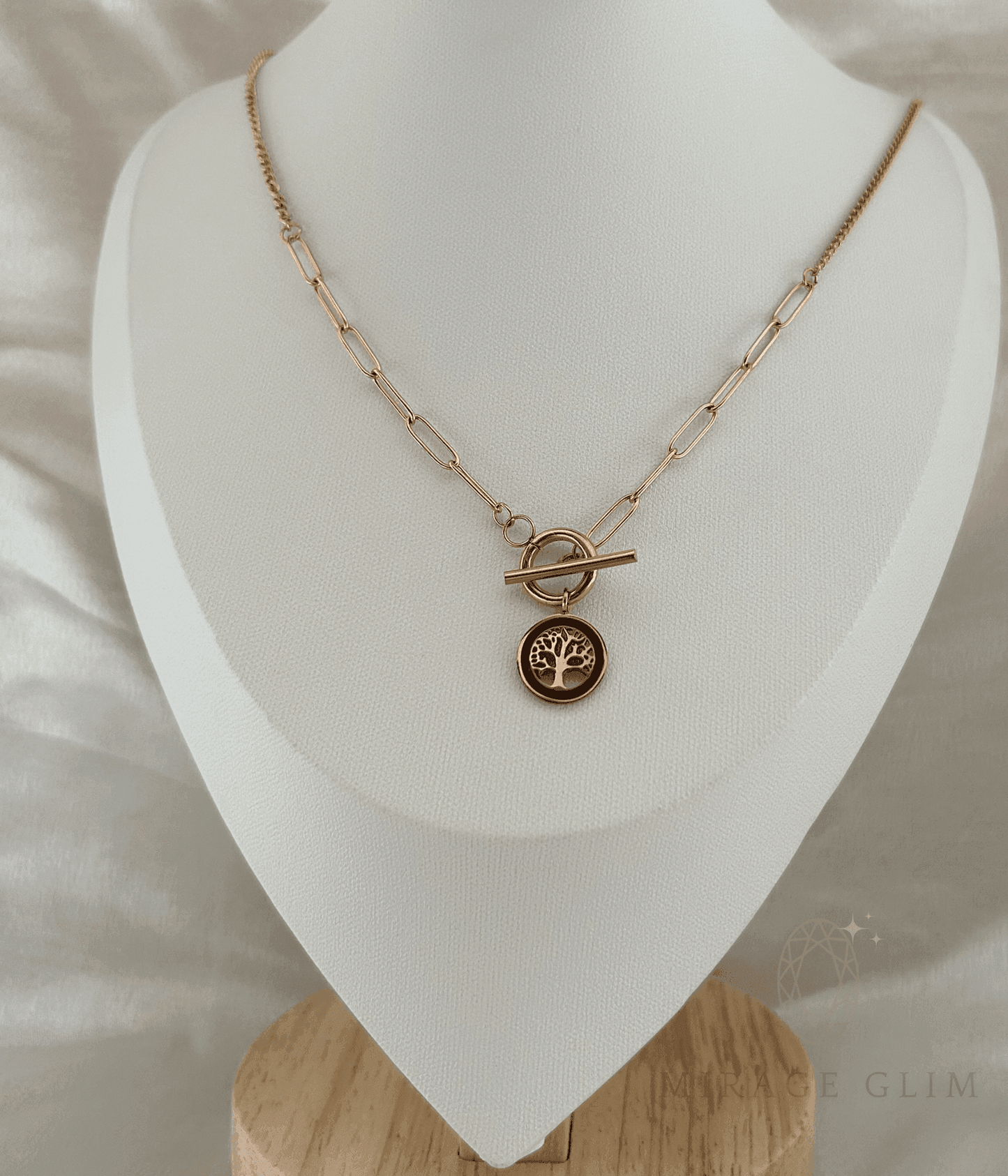 Tree of life necklace with elegant pendant and refined chain