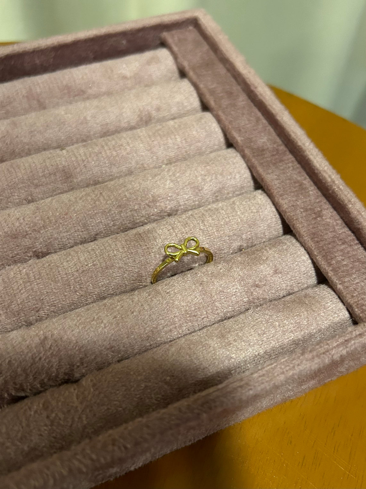 Bow Stackable ring