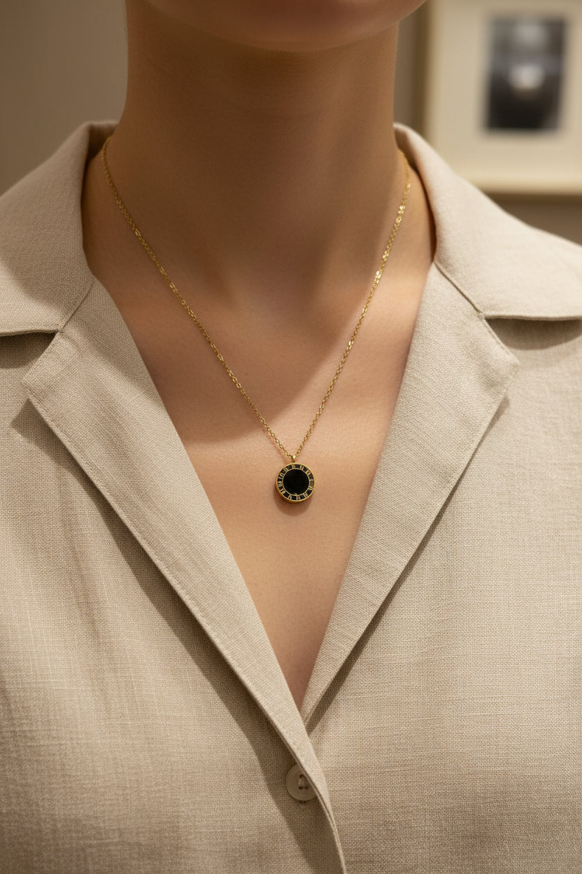 Roman pendant Reversible necklace