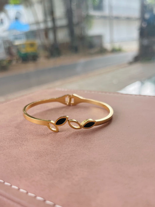 Leaf Cluster Bangle Gold