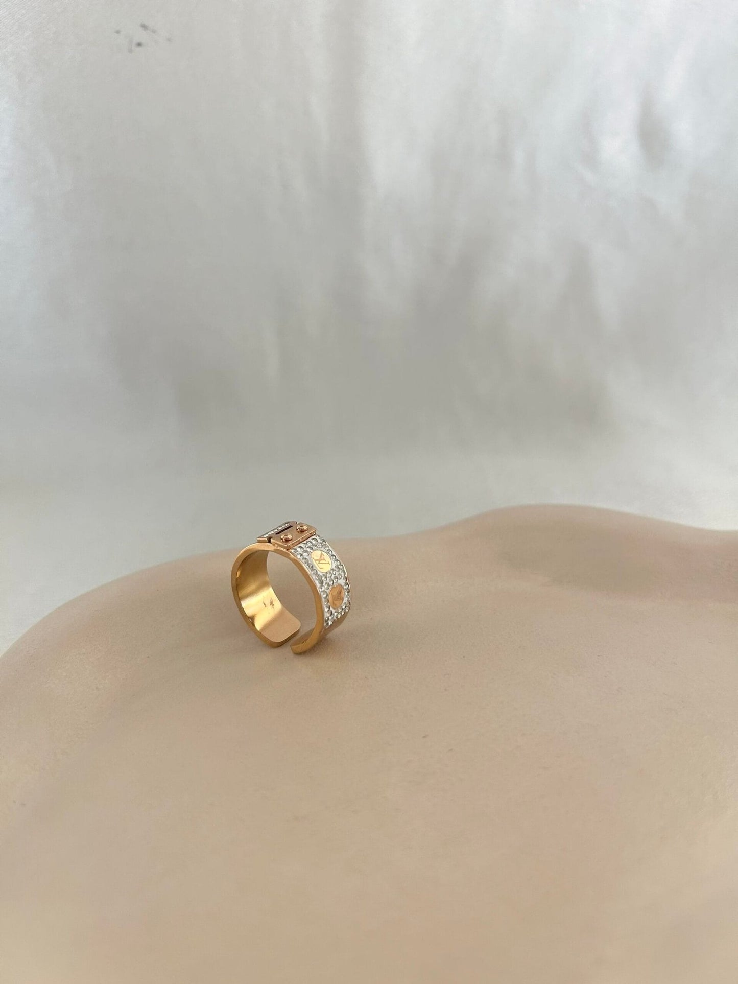 Lv ring
