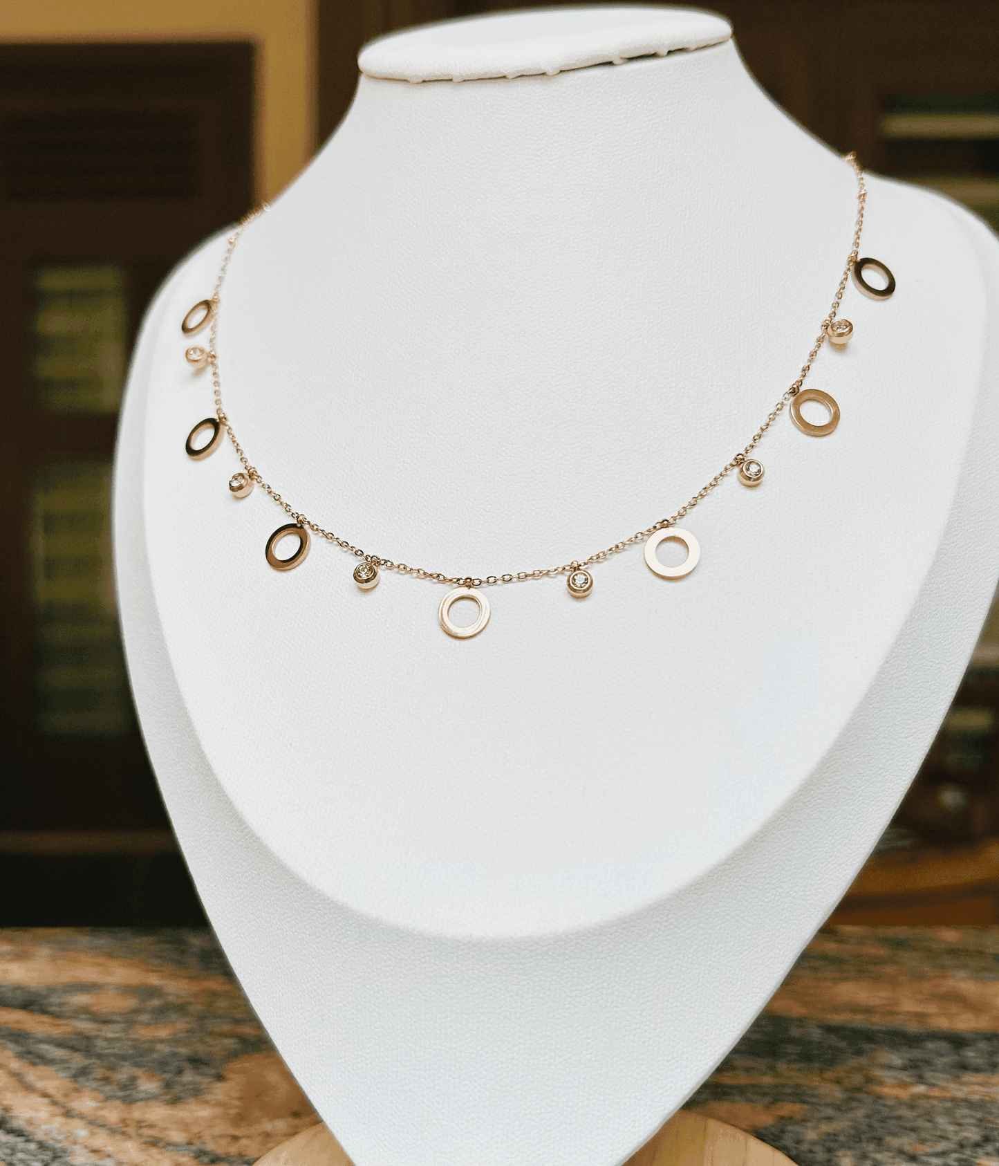 Charm round necklace