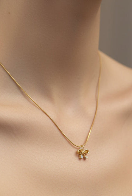 Bow necklace