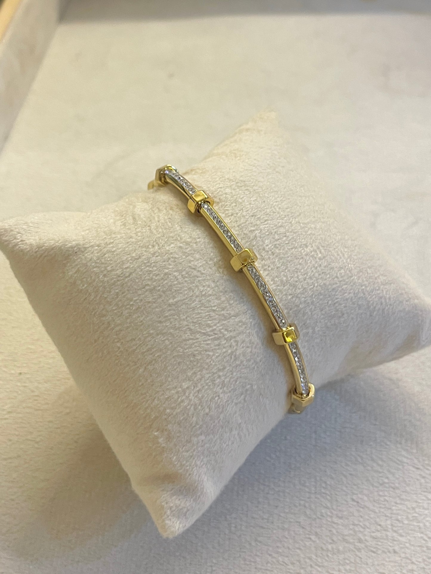 Hawwa Gold Bangle Adult size