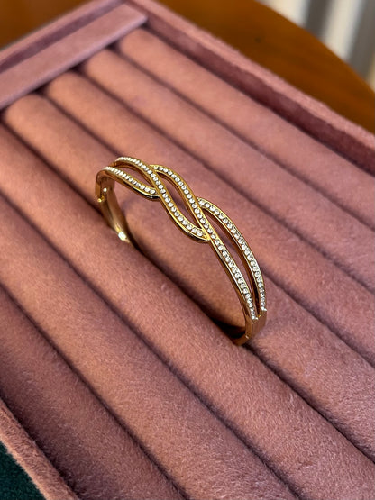 Twist bangle