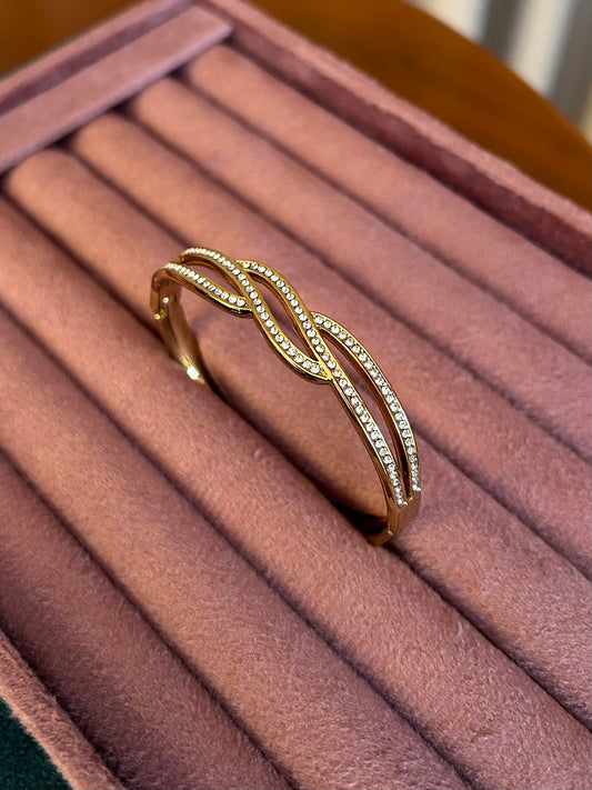 Twist bangle