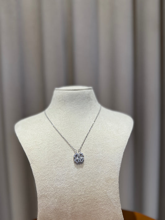 Magnetic flower Necklace - Silver