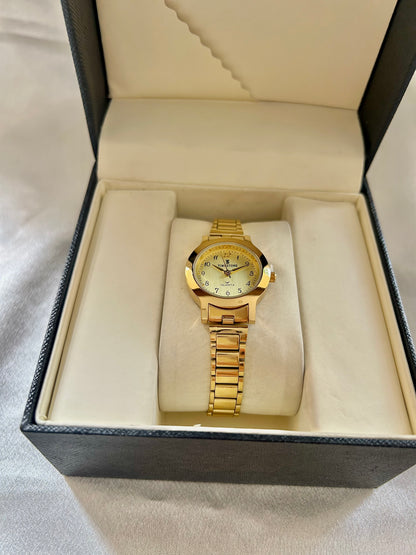 Classic Gold-Tone Quartz Watch with Metal Strap