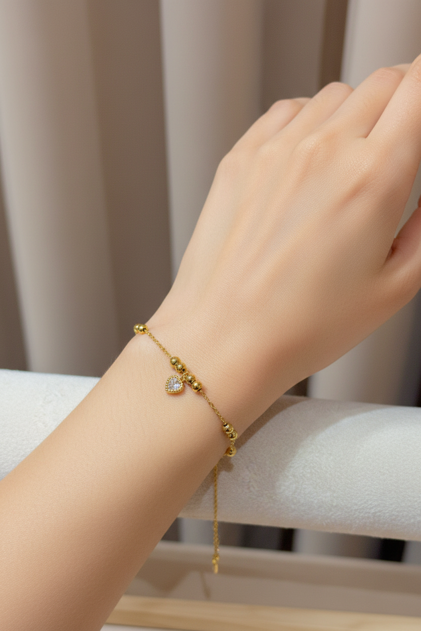 White heart bracelet gold
