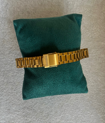 Classic Gold-Tone Quartz Watch with Metal Strap