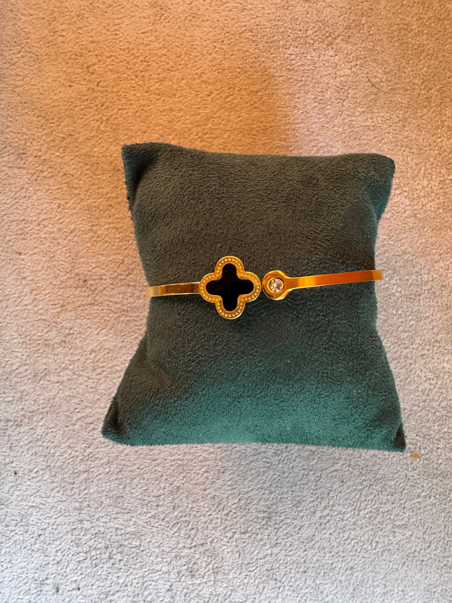 Clover bangle