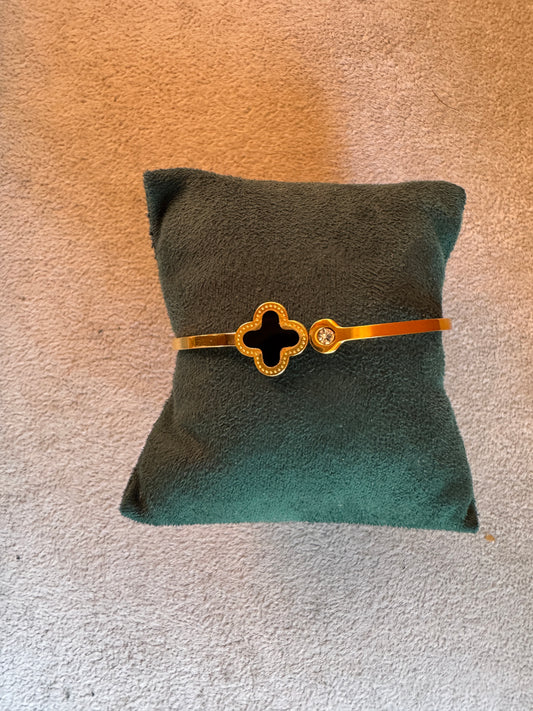 Clover bangle