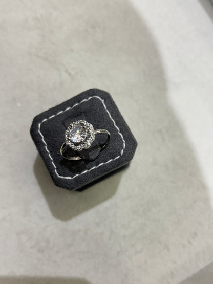 Ad ring white stone