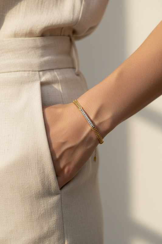 Chain bracelet with stone