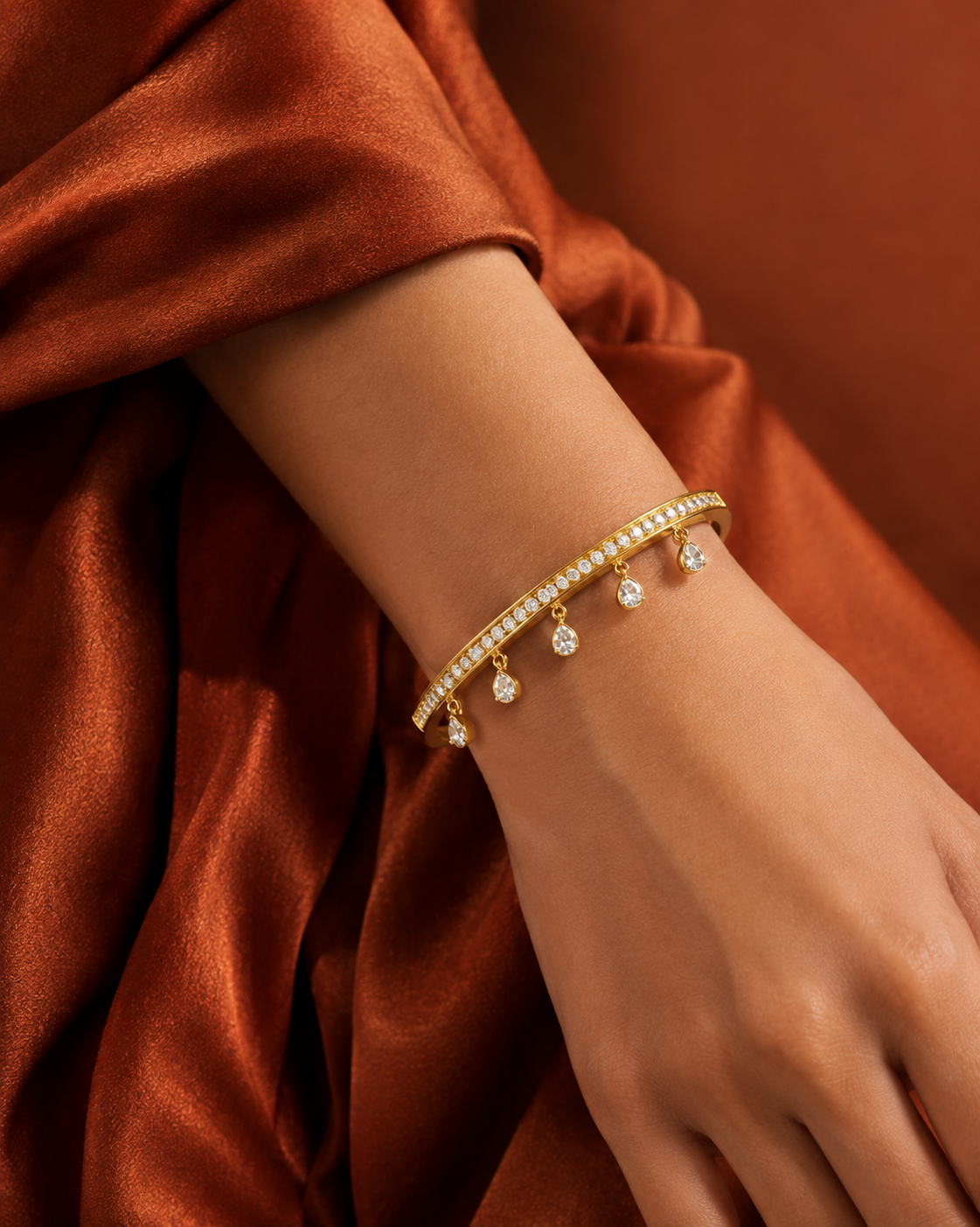 Drop charm bangle