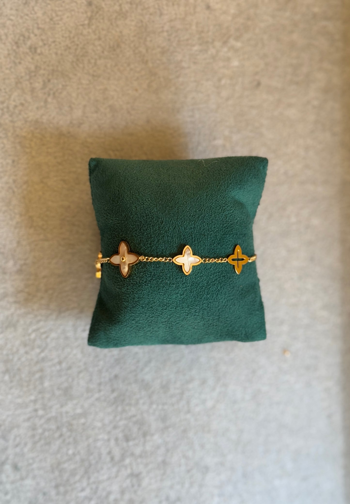 Four Leaf Bracelet Gold