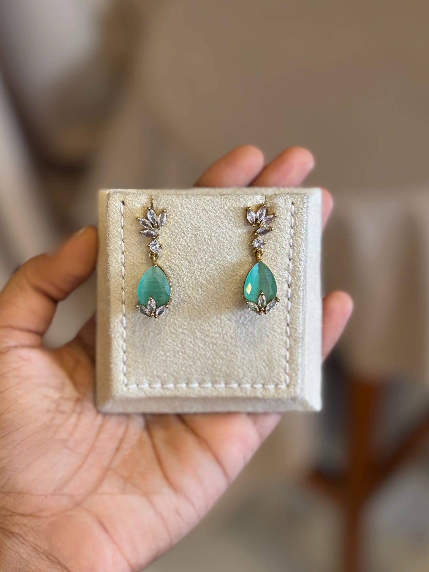 PEAR DROP PASTEL GREEN AD EARING
