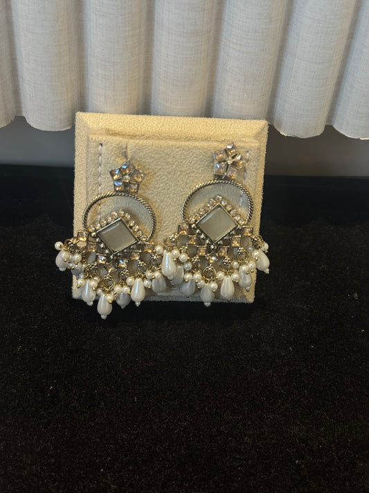 Diva Glow Earrings