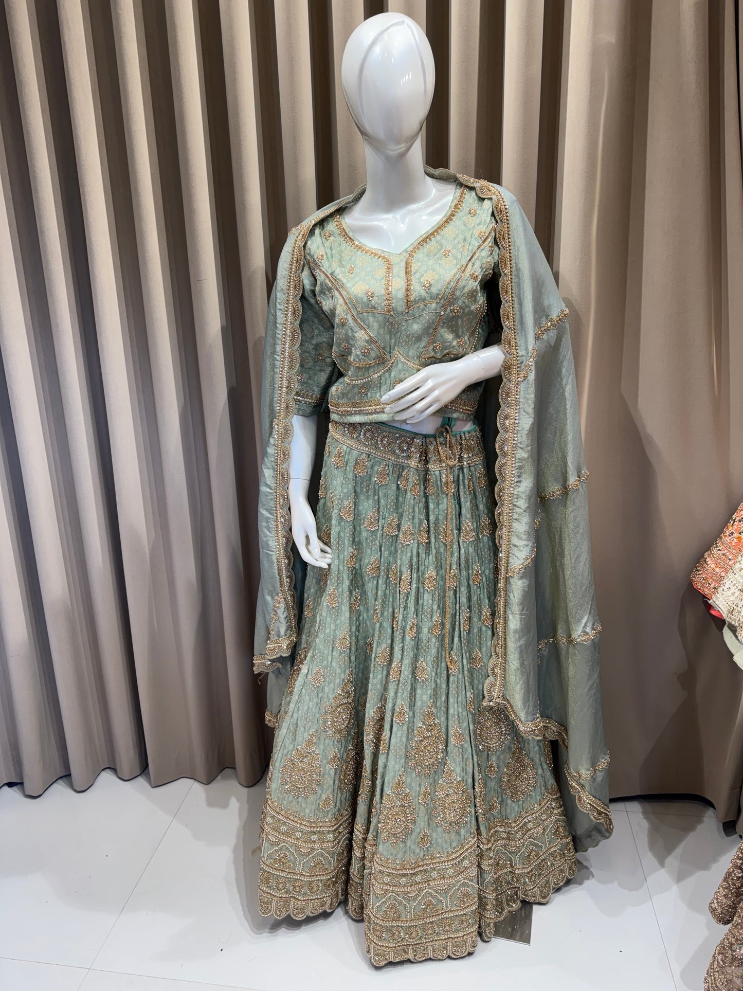 Rental dress lahanka