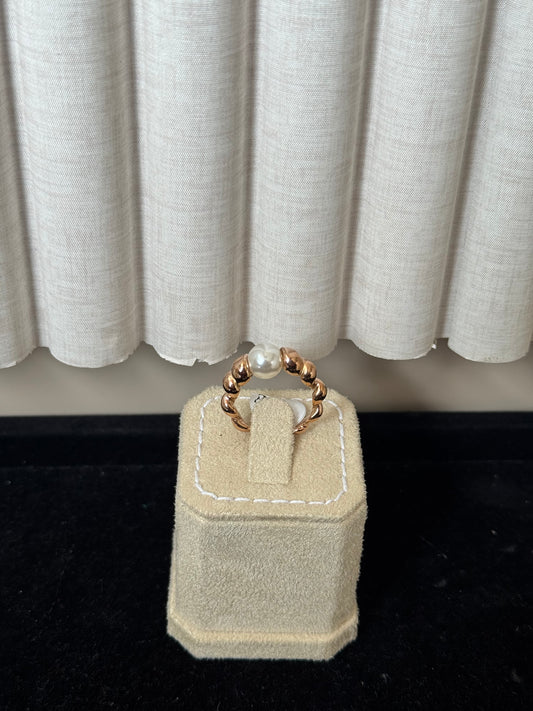 Rose gold ring