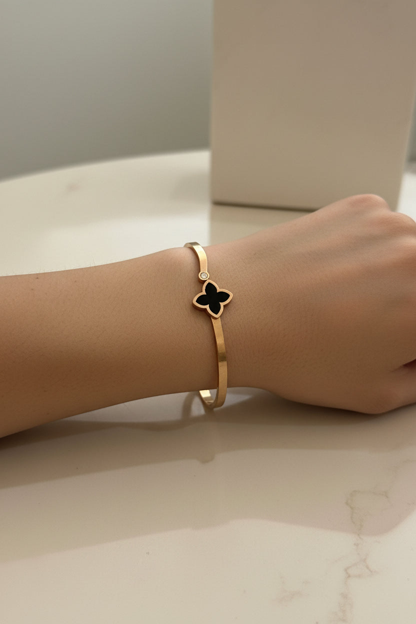 Clover rose gold bangle