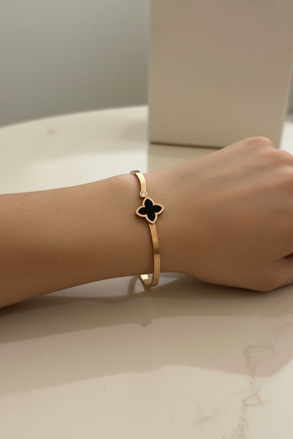 Clover rose gold bangle