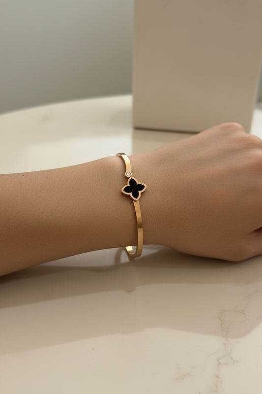 Clover rose gold bangle
