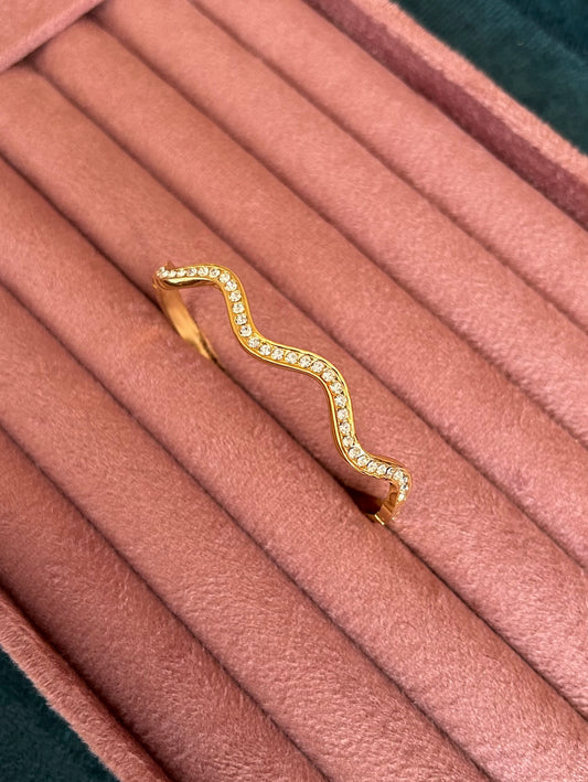 Gold wavy stone bangle