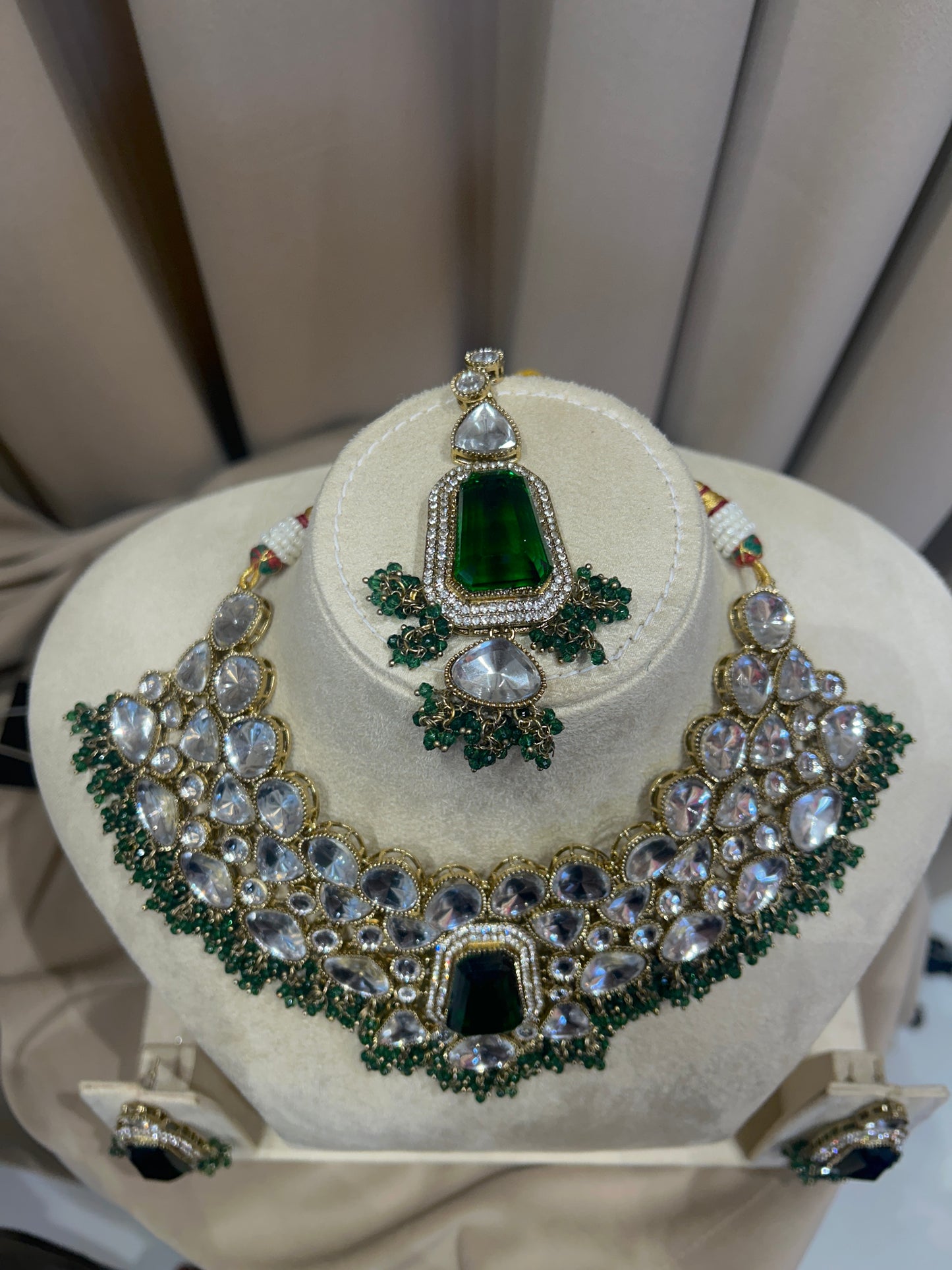 Rental jewellery green