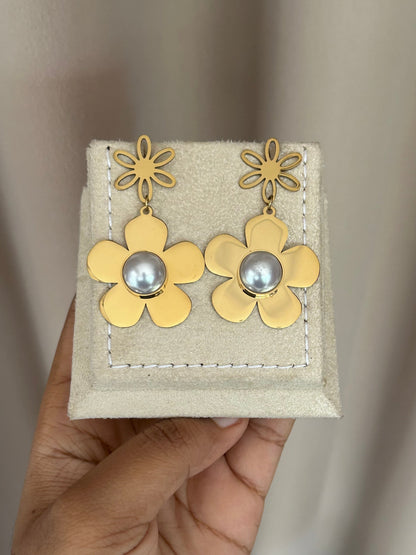 Daisy Pearl Earrings