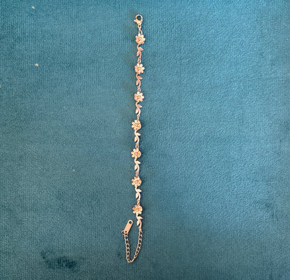 Flower link bracelet