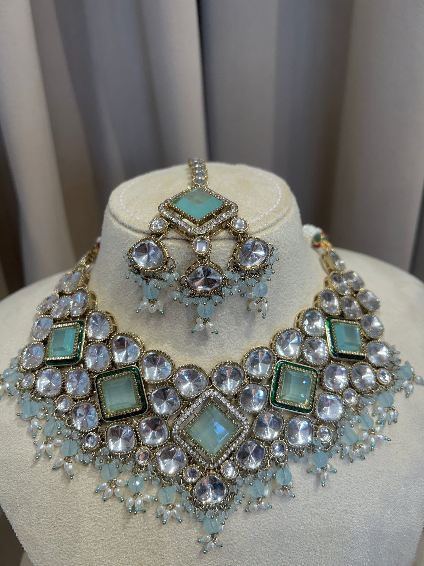 Rental jewellery poder blue
