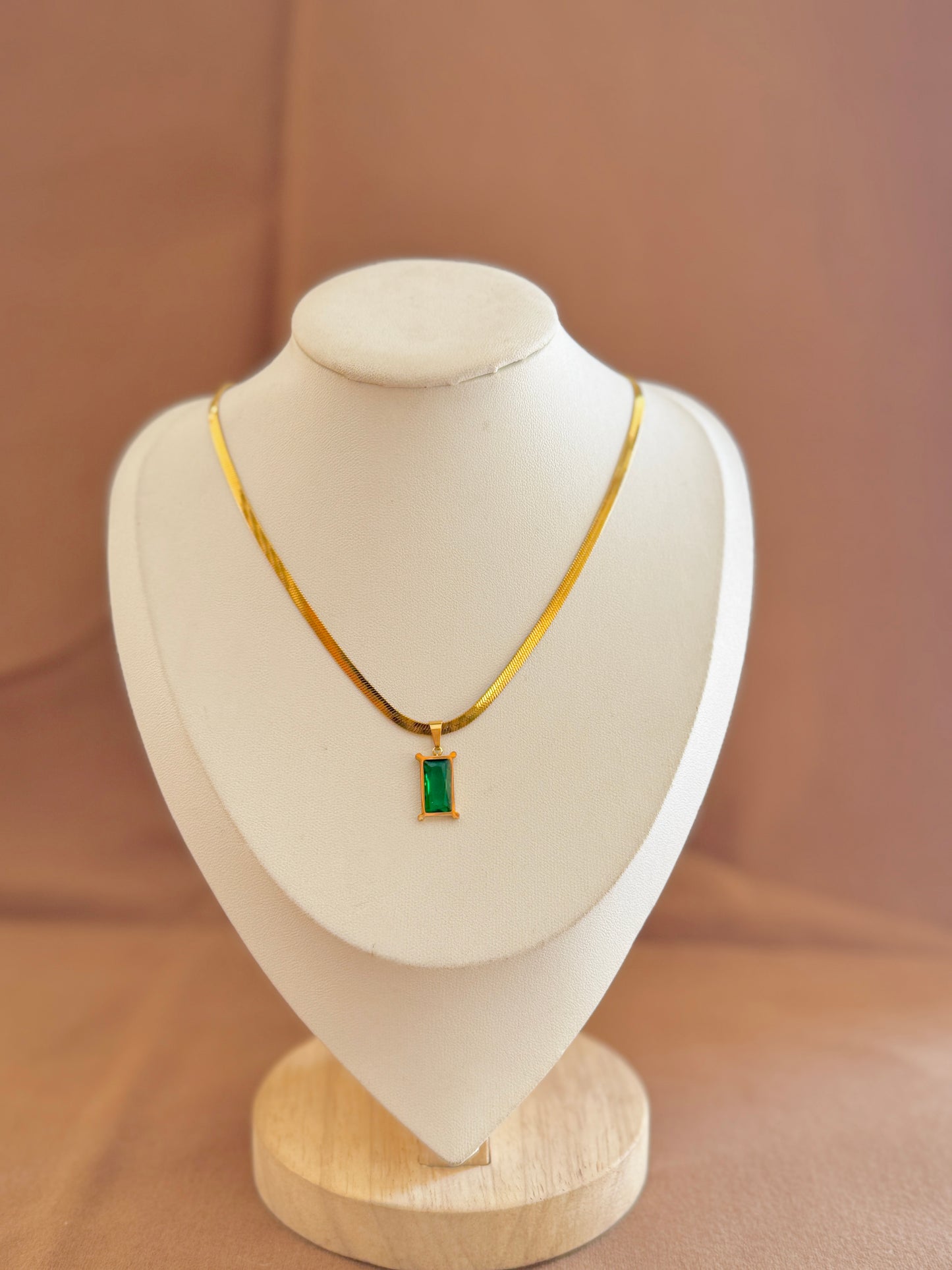 EMERALS STONE NECKLACE