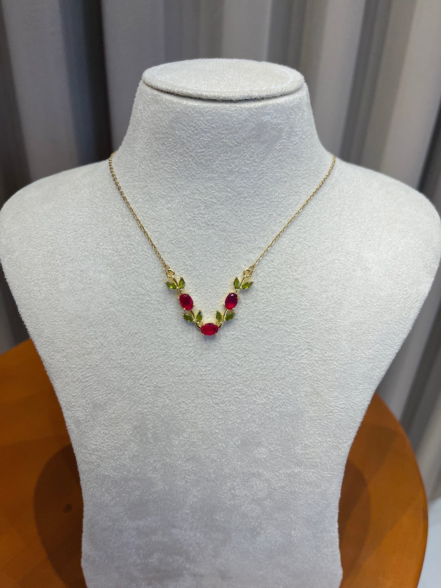 Red tulip necklace